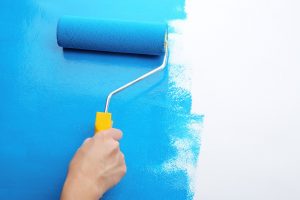 Wand blau streichen mit easyMaler